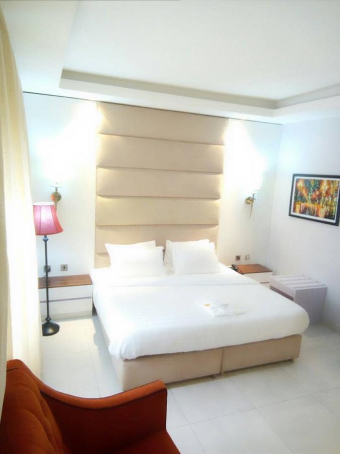 Glee Hotel Aliayabiagba Exterior foto
